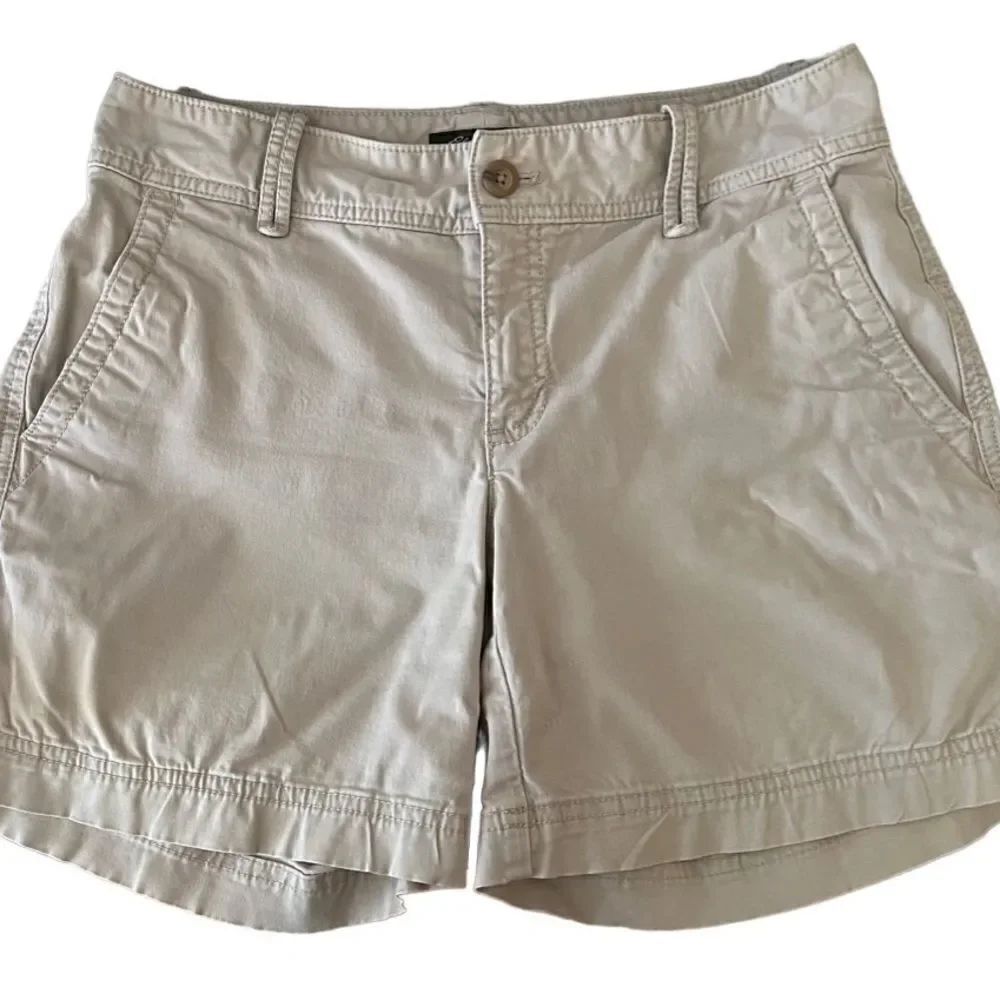 Eddie Bauer light tan/cream cotton and spandex blend shorts, size 4.